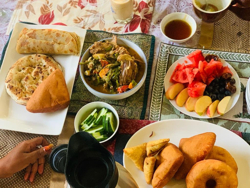 plateai255's tweet photo. What's for Brunch?

Honey Tea Served With Baked chapati, Mandazi,  Chicken Broth, Sambusa,  Dounut, Dates milkshake and fruits 

Serving for 5 🍽️

Contribute today one plate at a time! 
Download MsosiHub: https://t.co/KxAKoq6R9n
#MsosiHub @plateai255 https://t.co/YCn2HHaEcg