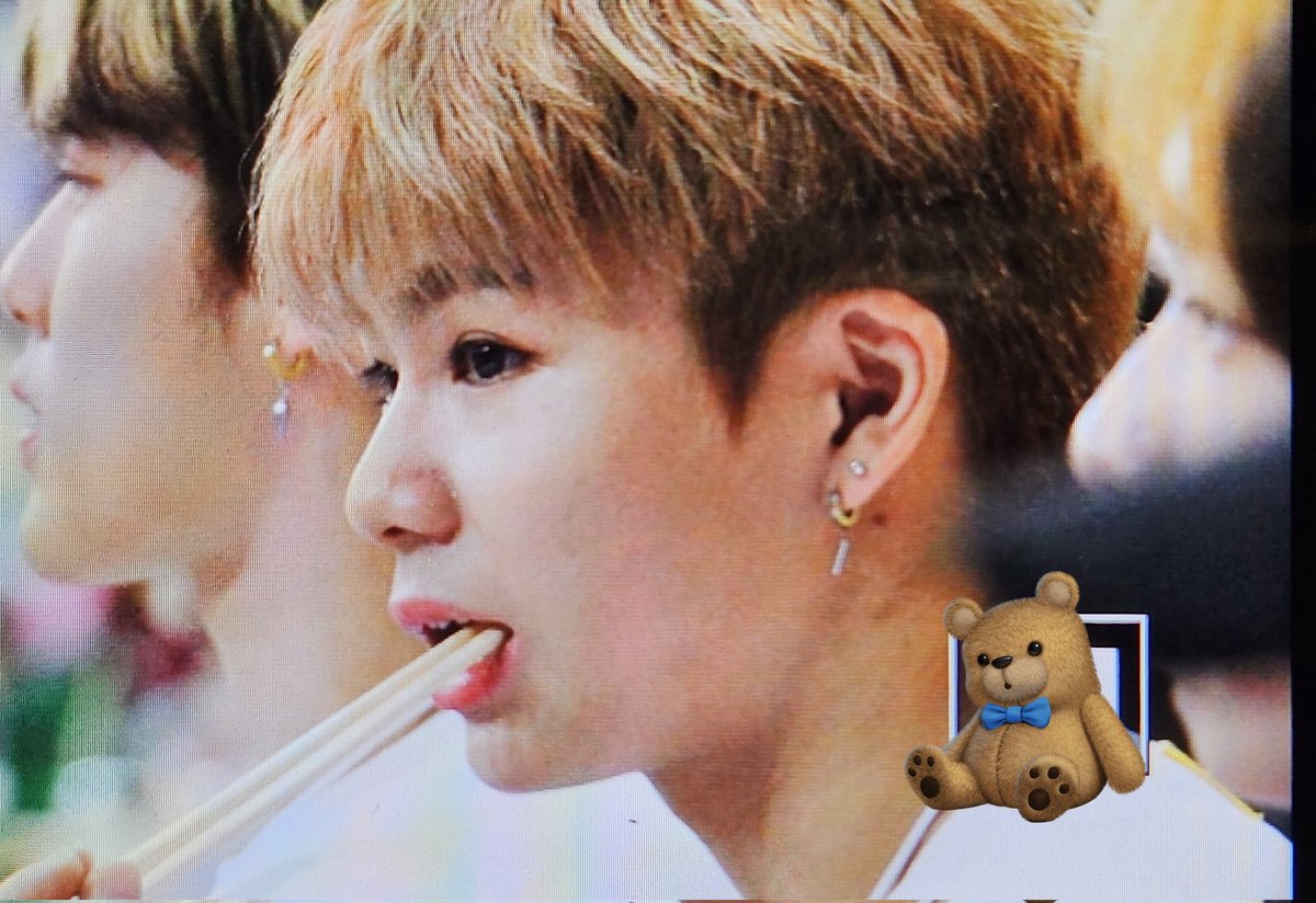 bear__1125's tweet photo. 230730 
키오 치킨 냠냠 😋😋
#TFN #KIO #키오 https://t.co/pHJ2iPfpKc