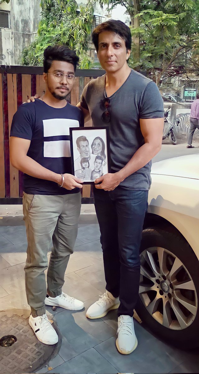 Yomanarty1's tweet photo. HAPPY BIRTHDAY @SonuSood sir 
@SonuSoodSena @SonuSoodTRFC @sonusoodfans20 https://t.co/o1GGS8W5fM