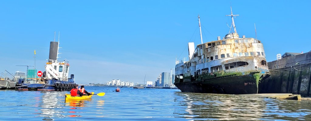 london_kayak's tweet photo. Calm water and blue skies on the tideway.
#londonkayakcompany #kayaktrips #betterbywater #activethames #riverthames #London #viewsoflondon #calm #calmwater #explorelondon #thingstodoinsummer https://t.co/d9RcQ4ee4d