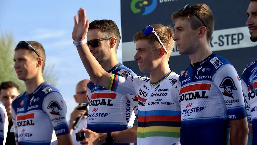 _bartaerts's tweet photo. We volgden @EvenepoelRemco tijdens zijn nieuwe tocht naar glorie in San Sebastián. Zijn (voorlopig) laatste race in de regenboogtrui en uiteraard… won hij💪. Vanavond een reportage in Sportweekend 19u20 @vrt1be @sporza https://t.co/VKmpw0YEVR