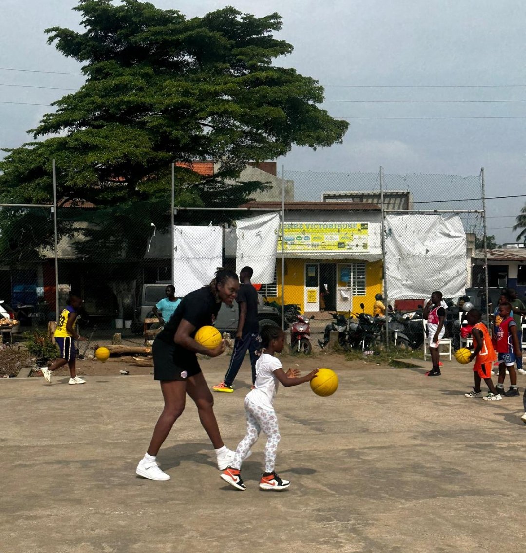 Isabelle Yacoubou à la maison du peuple d'Agla de Cotonou ce samedi pour encadrer des  bébés basketteurs.
@shaqoubou @AblamGnamesso 
#BéninBasket @BeninRetweets