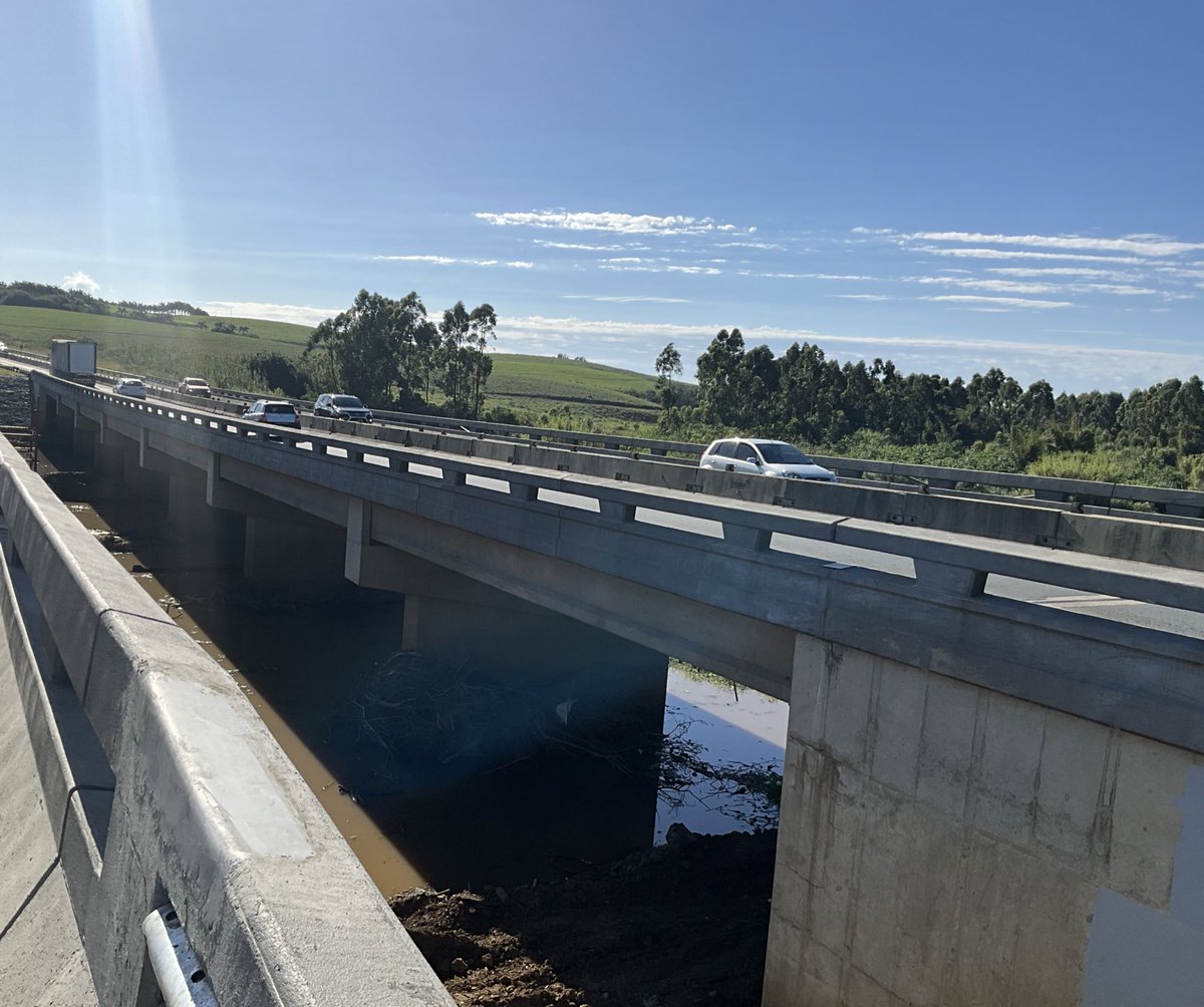 SANRAL_za's tweet photo. The N2 is a crucial mobility route in South Africa, especially for freight transportation, as it connects the northern and southern parts of the country.
#SANRAL
#N2Upgrades
#uMhlaliBridge
Join the conversation here: https://t.co/S6EfGml4Tl https://t.co/T5SOa8VaA9