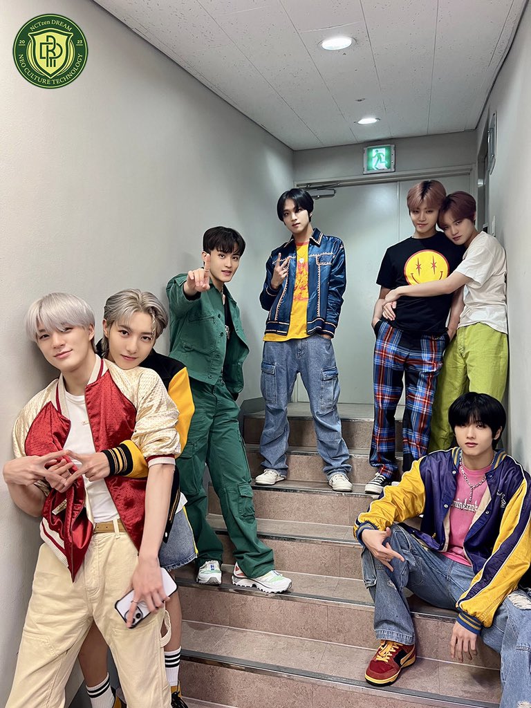 limitlessdomino's tweet image. congratulations to dreamies for this promotion too you all did well 👏👏👏 #ISTJ3rdWin is still a great achievement we will be seated for the next wave of promotions!