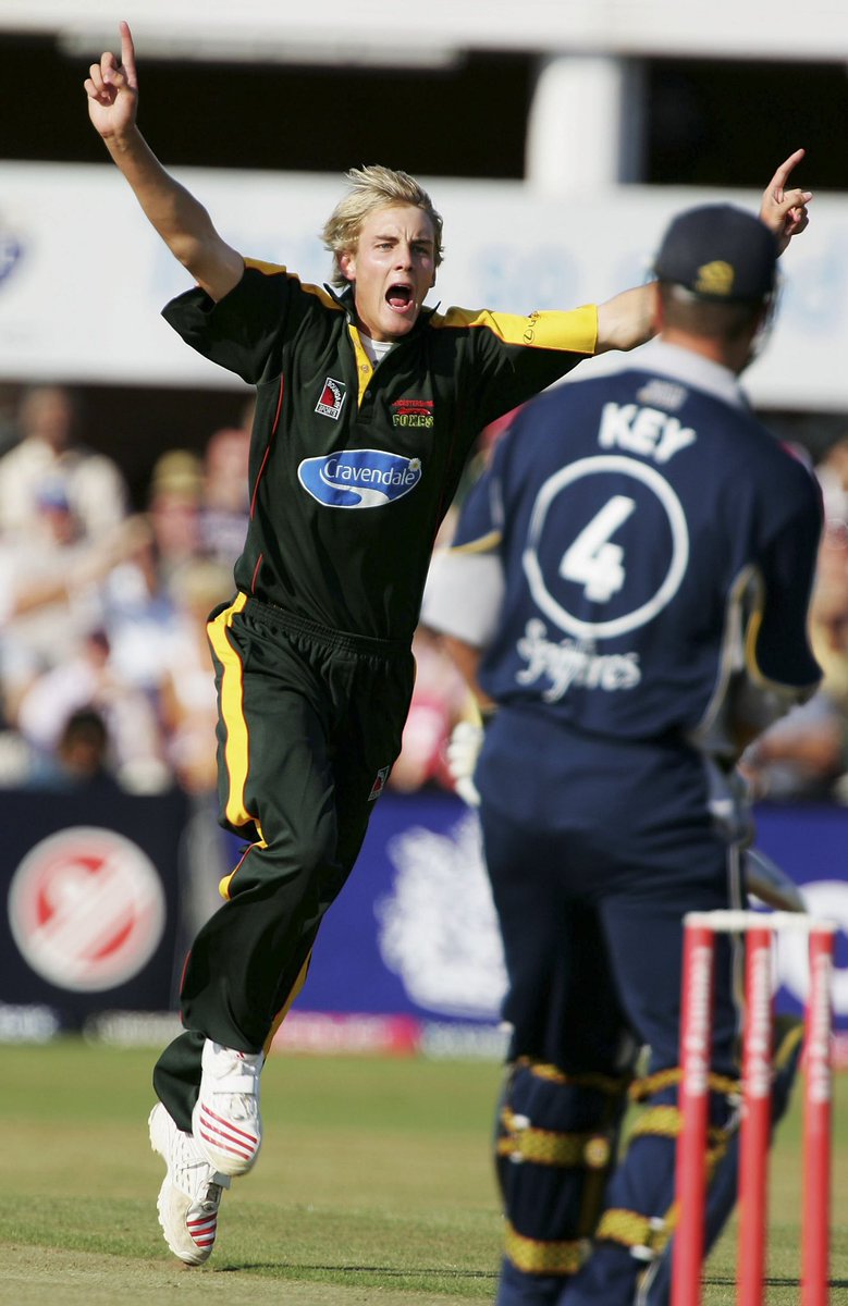 leicsccc's tweet photo. 𝐀𝐜𝐚𝐝𝐞𝐦𝐲 𝐭𝐨 𝐄𝐧𝐠𝐥𝐚𝐧𝐝! 🏴󠁧󠁢󠁥󠁮󠁧󠁿 

You’ve entertained and inspired us all along the way. One of the all-time greats.

Congratulations on a stellar career, @StuartBroad8! 🦊💚 https://t.co/VobJ3Ylju8
