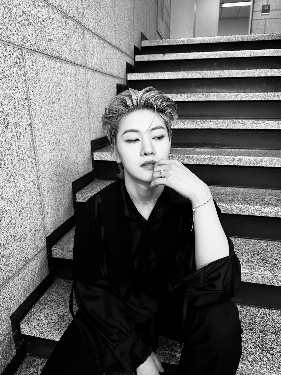 ZB1_official's tweet image. _💌

All things must come to an end
These 3 weeks have been an unforgettable experience
Lots of first experiences and many more to come
I’m thankful and glad to share these moments with my 8 brothers and Z🌹
So thank you for always making me feel loved, like a surprise back hug,…