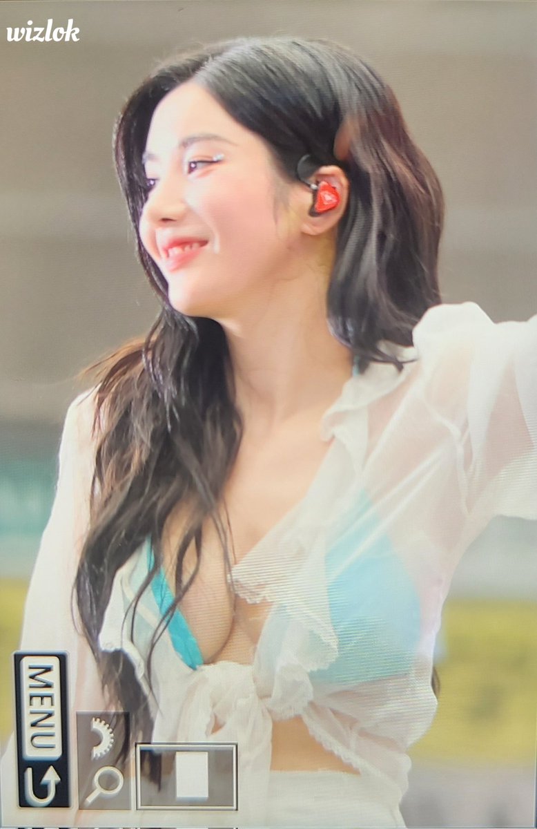 Wizlok1314's tweet photo. 230730 워터밤 프리뷰2

무대장인의 매력발사 🥰🥰🥰

#권은비 #은비
#KWONEUNBI #EUNBI 
#ウンビ #權恩妃
#WATERBOMB2023 #WATERBOMBJAPAN 
#TheFlash             #권은비_TheFlash
#EUNBI_in_The_Flash
@KWONEUNBI https://t.co/YjWlsjJ75U