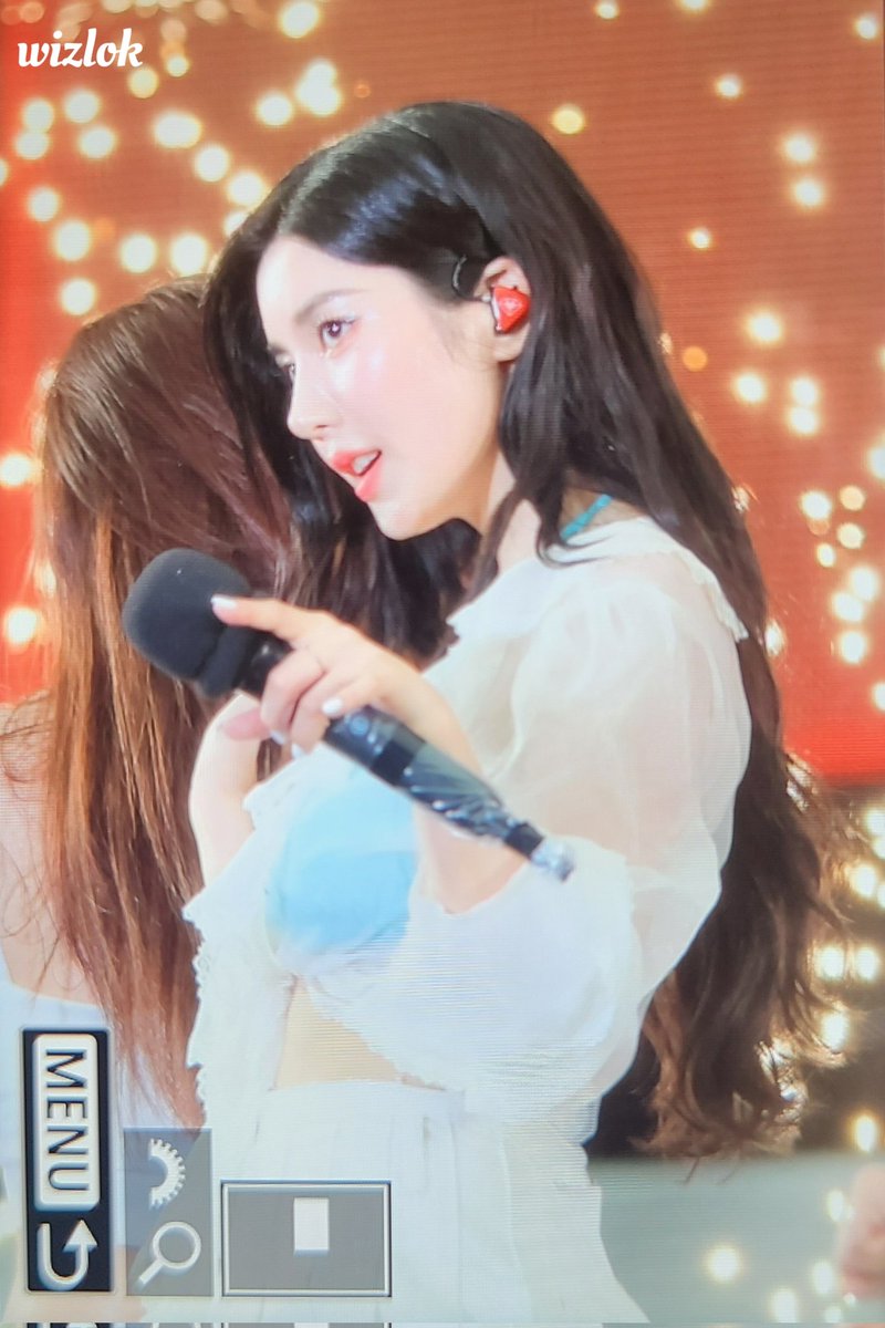 Wizlok1314's tweet photo. 230730 워터밤 프리뷰2

무대장인의 매력발사 🥰🥰🥰

#권은비 #은비
#KWONEUNBI #EUNBI 
#ウンビ #權恩妃
#WATERBOMB2023 #WATERBOMBJAPAN 
#TheFlash             #권은비_TheFlash
#EUNBI_in_The_Flash
@KWONEUNBI https://t.co/YjWlsjJ75U