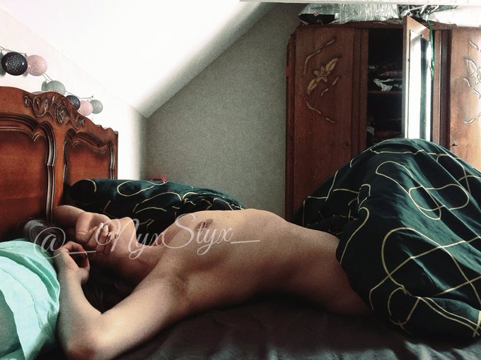 Bonjour... 🫣 https://t.co/zCviuU7ylU<a href="/tag/tittytuesday"class="tags"><span>#tittytuesday</span></a>