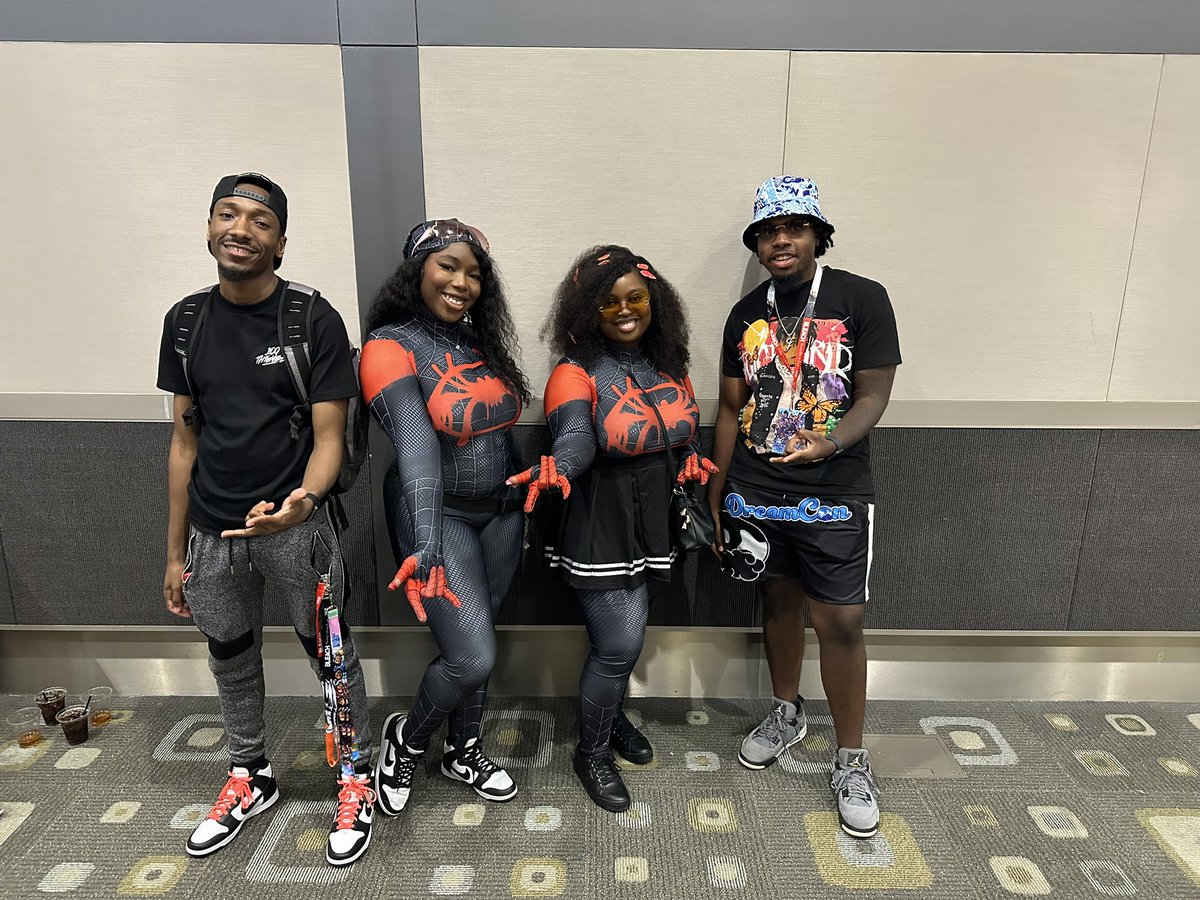 JitLeyy's tweet photo. #Dreamcon Day 2 https://t.co/9h91GXLmt0