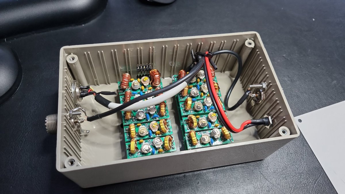 PE1RDP's tweet photo. The #bandpassfilter is also ready.
The #microham Microkeyer in the heart which runs the station master (controls the bandpassfilters and outdoor #ANTENNA switch)
The BPF is between RX in and RX out of FTdx5000.
GM3SEK #filter towards mains.
#hamradio #hamr #AmateurRadio #QRM https://t.co/TLOlMmFpUA