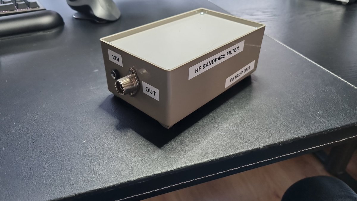 PE1RDP's tweet photo. The #bandpassfilter is also ready.
The #microham Microkeyer in the heart which runs the station master (controls the bandpassfilters and outdoor #ANTENNA switch)
The BPF is between RX in and RX out of FTdx5000.
GM3SEK #filter towards mains.
#hamradio #hamr #AmateurRadio #QRM https://t.co/TLOlMmFpUA