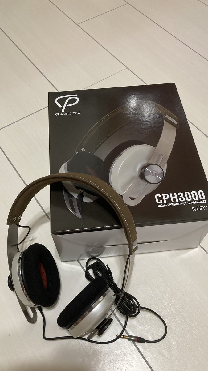 ikuhero's tweet photo. ヘッドホン購入。安さと高評価につられちゃいました。そして、つられて良かった。3,000円以下なのに良い音なんです。音楽聴くのが楽しくなるヘッドホン。
#CLASSICPRO
#CPH3000
#サウンドハウス https://t.co/DkyuK419yr