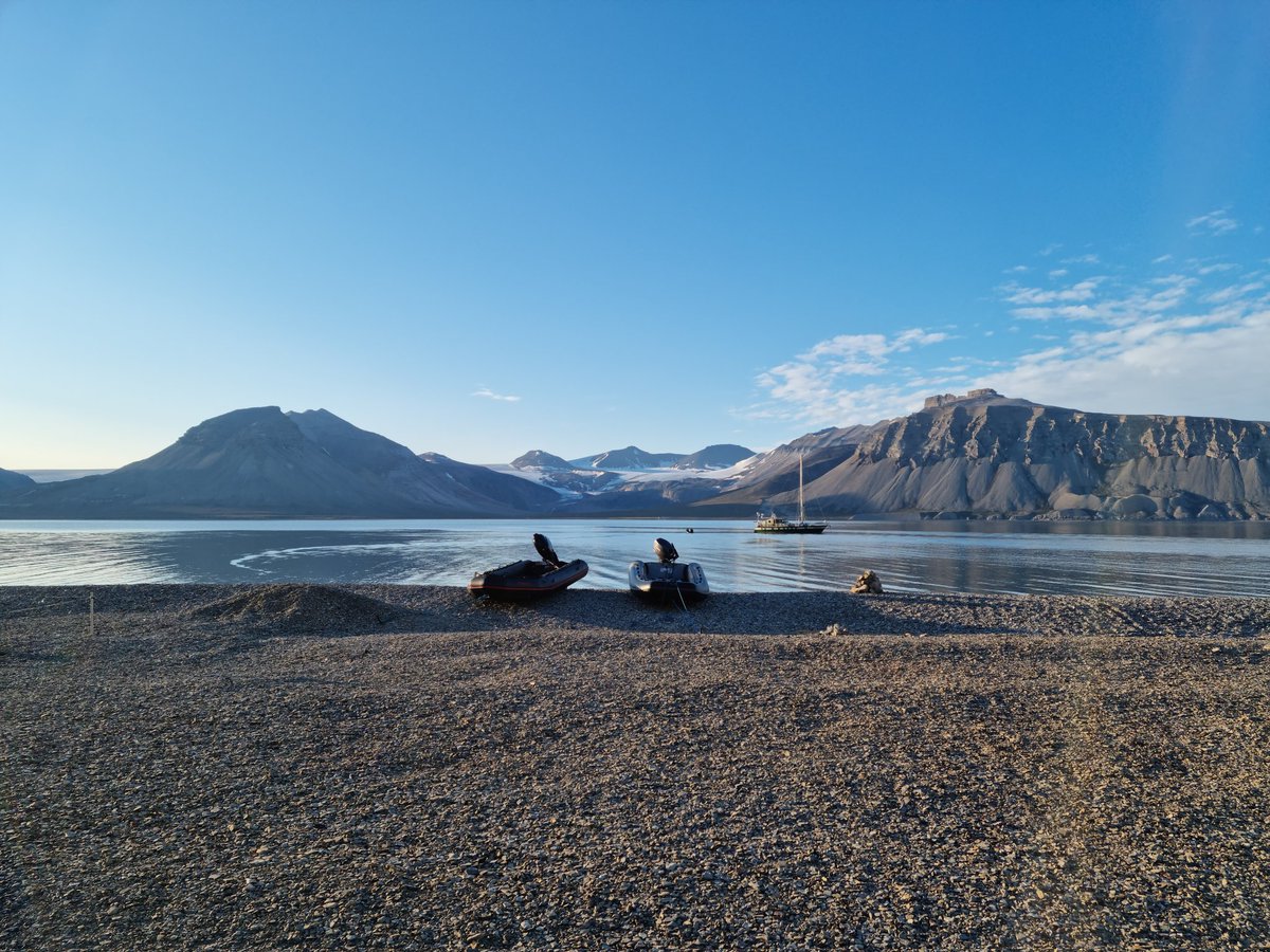 iwo_wieczorek's tweet photo. We did it! On 12 July, we set sail from Longyearbyen to drill boreholes for the installation of thermal strings in the ground. At Calypsobyen station we measured at 5 m, at Petuniabukta at 7 m and at Kaffiøyra as much as 10 m! We are now waiting for the first results...
#CRIOS https://t.co/oDvhAPw4Ft