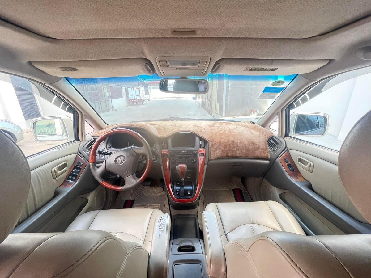 Kimlean77170896's tweet photo. 💵តម្លៃហុងស៊ុយ 9999$
🚗Lexus RX 300 ឆ្នាំ1999 ប៉ុង2
🚗ពណ៍ ស កាំម៉ៃ
✅ធានាឡានមូលអត់បុក អត់ច្រេះ100%
🕹ទីតាំងមុខព្រលានយន្តហោះ ភ្នំពេញ
☎️ 010660067 
      011660067 
      06866006 https://t.co/7BjfO4RIjY