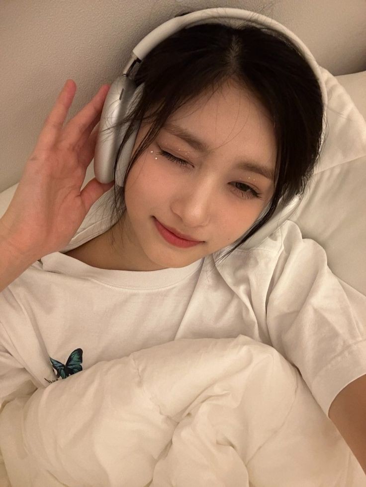 ggaeulh's tweet photo. day 4, looking 4 interactive moots!

ces☆ | 14 | filo | she/her 
— not new to #kpoptwt nor #stantwt

💭  twice (!) , ive (!), itzy , aespa , (g)idle , nwjns , skz , enha , le ssera (!) , nmixx (!) , loona , red velvet (!)

↻ / ♡  r appreciated, any fandoms

+info on my carrd! https://t.co/Zkrtyrs1z4