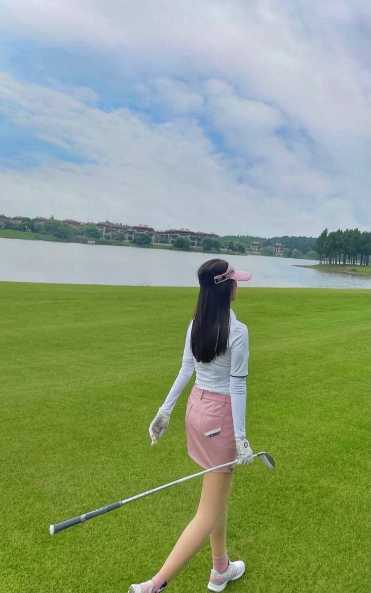 RemixPrado's tweet photo. The weather is good on the weekend, suitable for a round of golf🏌️‍♀️📷⛳️ https://t.co/UAB4VkbCUt