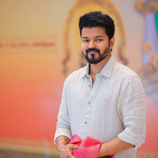 Game_Of_Dreams's tweet photo. Kutty Story 3/3
So he decides to leave his cinema career and venturing into the unknown world of politics to make a difference and help people๐ฃ๐ซ
#Politics #NewBeginnings #Leader
#ThalapathyVijay #Leo #Beast
#Varisu #BlockBusterBeast
#King #Positivity
https://t.co/T4ZCefdOnU https://t.co/8TlcPxfy2a