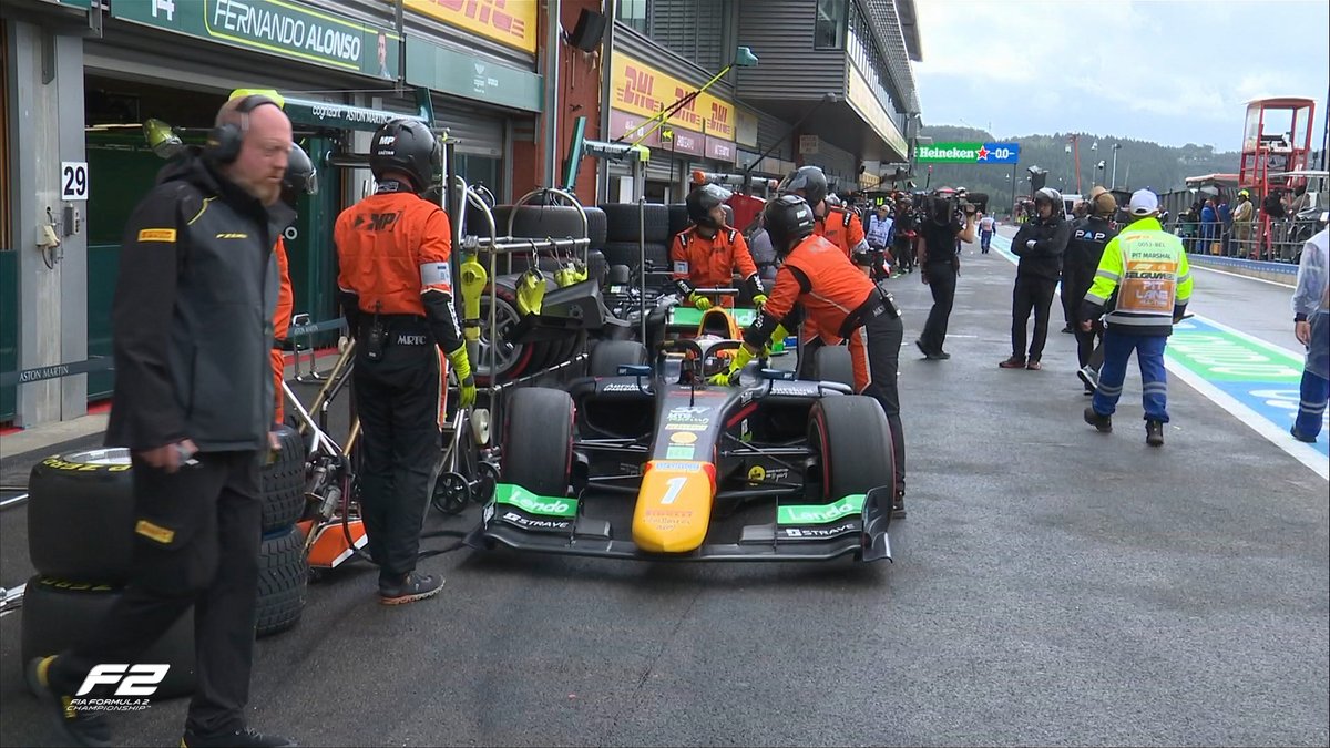 Formula2's tweet photo. BLACK FLAG (1 HAU)

You don't see it often! But Hauger is disqualified, after receiving outside help to return to the circuit after his Lap 1 spin

#BelgianGP #F2 https://t.co/z3qVF00fIq