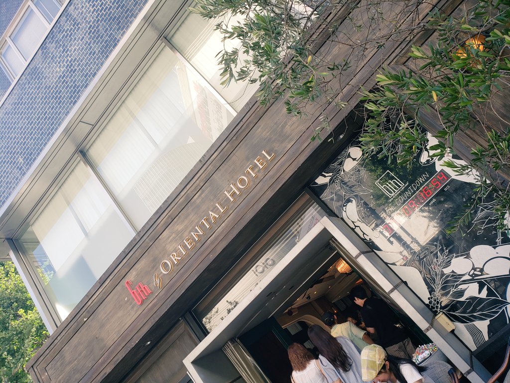 doxan_owner's tweet photo. 10月に閉店してしまうオリエンタルホテルでランチしてきた。並び過ぎで草。パンケーキはうまく撮れてませんでひた https://t.co/BRzQblU8Gp
