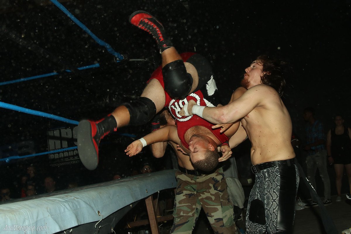 happypeep's tweet photo. Devil Dog and Jay Marston were putting the boots to Ryan on behalf of Manders until GG joined in
And Rocket vs Vega's first time battle ever evolved into an MMA slug fest!
#H2OShowdown @H2OWRESTLING https://t.co/8LXmGlU2r4