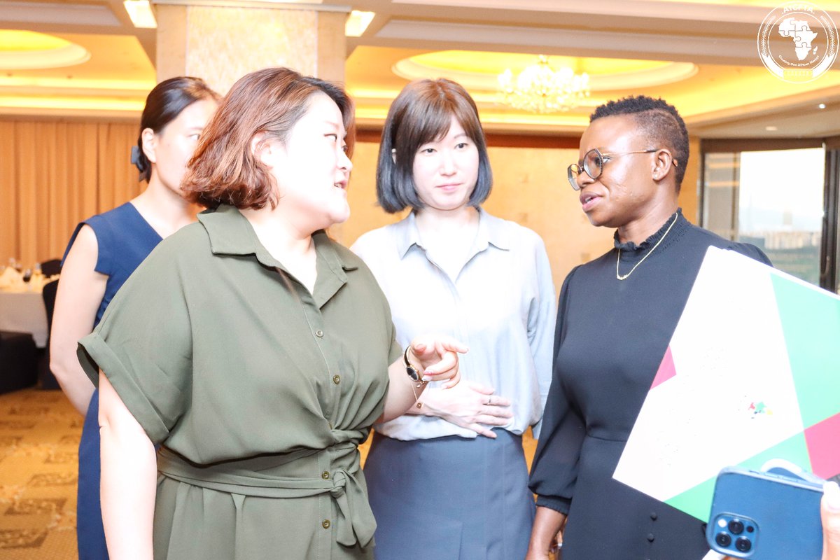 CEGEofficiel's tweet photo. A meeting with the Head of the #Korean #Customs #Service to discuss trade facilitation and customs modernization initiatives that can be developed and implemented on the continent. Followed by a meeting with the President of the #Korea #Africa #Foundation https://t.co/D0RBMCAQYC