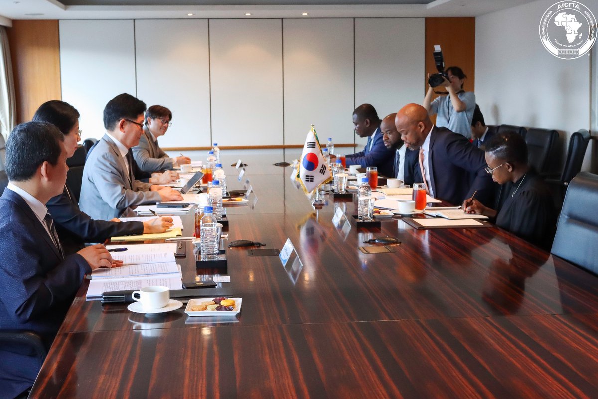 CEGEofficiel's tweet photo. A meeting with the Head of the #Korean #Customs #Service to discuss trade facilitation and customs modernization initiatives that can be developed and implemented on the continent. Followed by a meeting with the President of the #Korea #Africa #Foundation https://t.co/D0RBMCAQYC