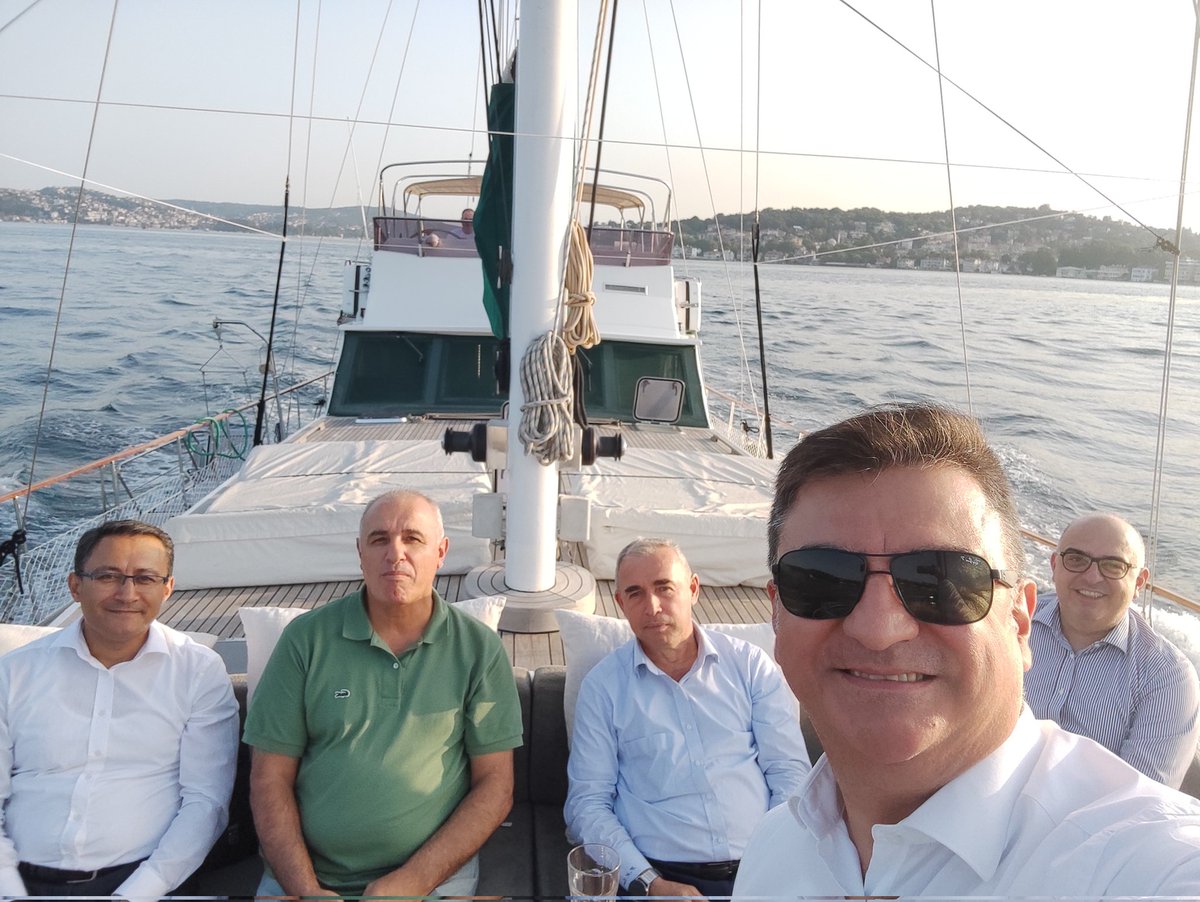 Boğazda bir dost akşamı