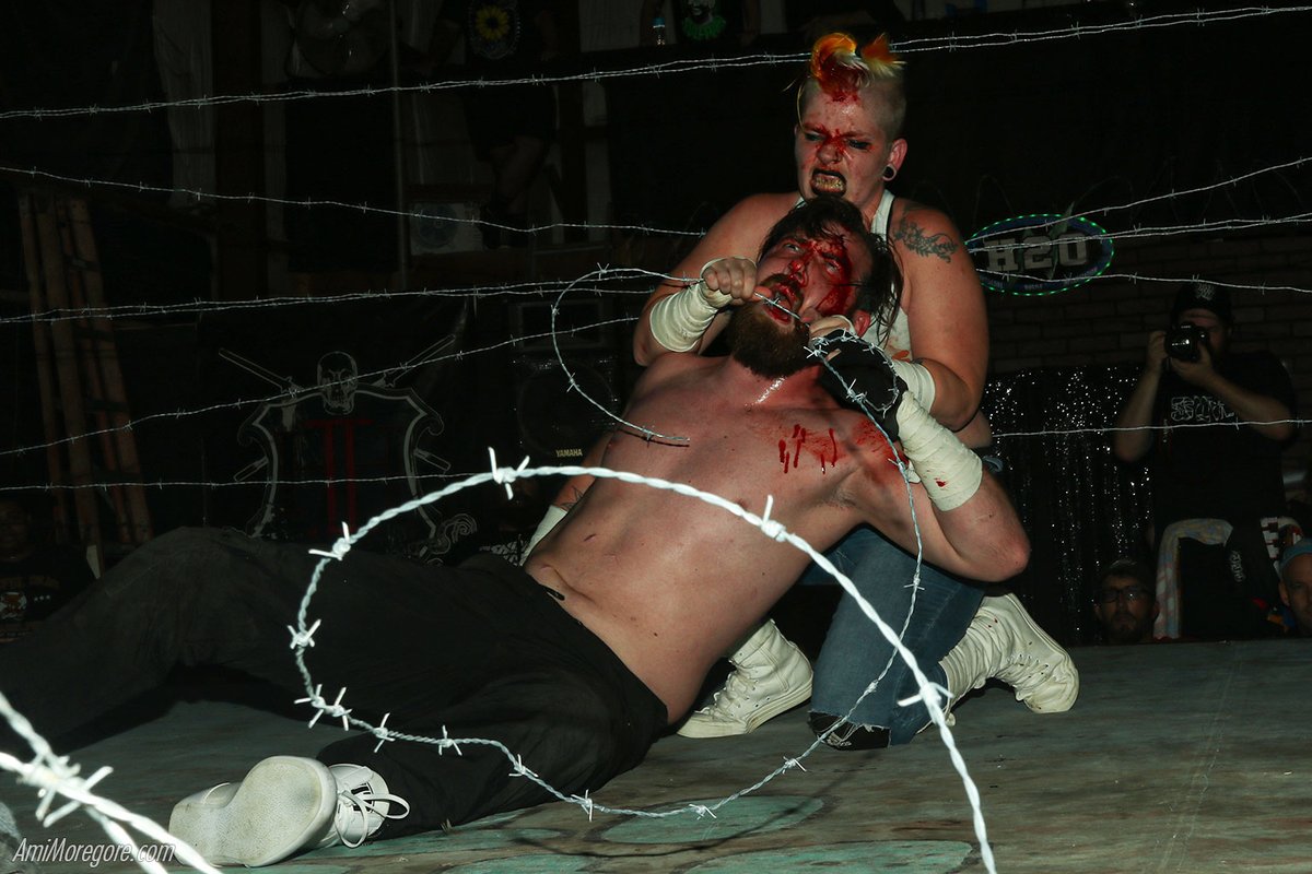 happypeep's tweet photo. Some quickies from @H2OWRESTLING's #H2OShowdown
The no rope barbed wire culmination of @Infamoss1 and @Thegrimybastard's feud ended with the sweetest embrace
#nrbw #deathmatch https://t.co/ffnGbJ4e8z