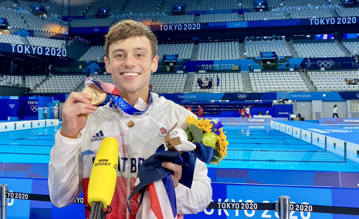🚨 Guess who’s back, back again 🚨

Olympic champion <a href="/TomDaley1994/">Tom Daley</a> RETURNS TO DIVING after a 2-year break &amp; targets Paris 2024; after son Robbie said he wanted to see his ‘papa compete at an Olympics.’

He says he wants to set an example for his children👇
bbc.com/sport/diving/6…