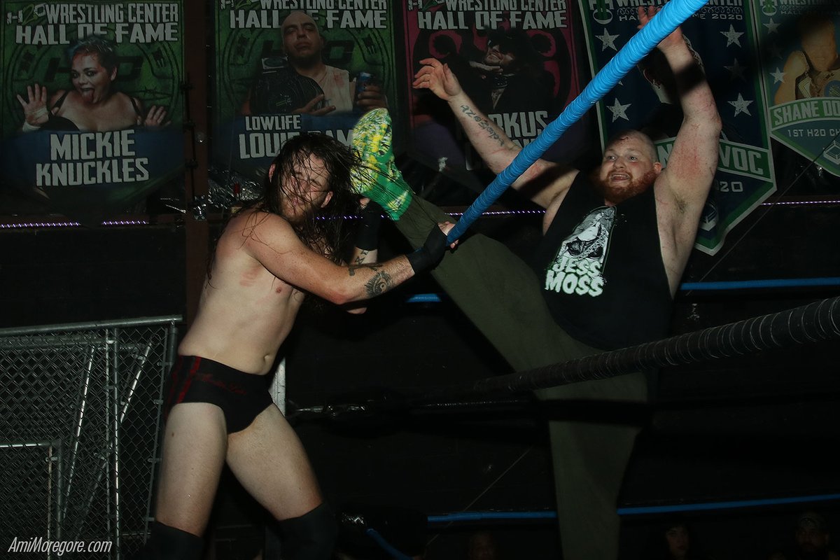 happypeep's tweet photo. IWTV Championship defense as Austin Luke challenges THE ACTUAL IWTV CHAMPION Matt Tremont
And the Stairway to Havoc battle for the Danny Havoc Hardcore Championship with Bam and Brandon Kirk meeting for their final time
#H2OShowdown @H2OWRESTLING https://t.co/tVJPKLI3gx