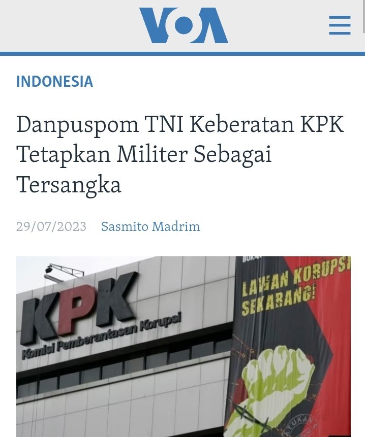 Heraloebss's tweet photo. AHLI HUKUM : KPK BERHAK MENETAPKAN KEPALA BASARNAS ( JENDERAL TNI ) DAN ANAK BUAHNYA SEBAGAI TERSANGKA
.
.
Komisi Pemberantasan Korupsi (KPK) berhak untuk menetapkan Perwira TNI sebagai tersangka dalam korupsi Basarnas. “KPK berhak menetapkan Kabasarnas sebagai tersangka karena tindak pidananya melanggar kepentingan umum sekalipun hal itu dilakukan TNI aktif

KPK bisa merujuk Pasal 65 Undang-Undang Nomor 34 Tahun 2004 Tentang Tentara Nasional Indonesia. Pasal 65 ayat 2 berbunyi, prajurit tunduk kepada kekuasaan peradilan militer dalam hal pelanggaran hukum pidana militer dan tunduk pada kekuasaan peradilan umum dalam hal pelanggaran hukum pidana umum yang diatur dengan undang-undang

KPK bisa mengabaikan Undang-undang Nomor 31 Tahun 1997 Tentang Peradilan Militer untuk kasus ini. Undang-undang TNI lex posteriori yang mengesampingkan Undang-undang Peradilan Militer sebagai lex apriori. “Lex posteori derogat legi lex apriori (hukum yang berlaku kemudian mengesampingkan hukum yang berlaku sebelumnya)

penindakan anggota TNI oleh KPK juga bisa mengacu Pasal 1 Undang-undang RI Nomor 31 Tahun 1999 Tentang Pemberantasan Tindak Pidana Korupsi. Pasal tersebut menyebut pegawai negeri meliputi orang yang menerima gaji atau upah dari keuangan negara atau daerah.“Pegawai negeri dalam Undang-undang Korupsi itu lebih luas daripada ASN. Jadi termasuk anggota TNI. Anggota TNI itu orang yang menerima gaji dari keuangan negara atau daerah,

— Ahli hukum pidana dari UMJ, Chairul Huda