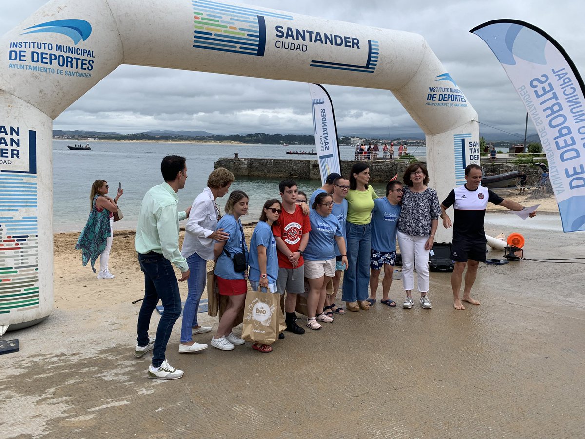 downcantabria's tweet photo. Ayer celebramos en #Santander la V Travesía a nado organizada por @BombSantander con la participación de casi 300 deportistas. Enhorabuena a todos los participantes y en especial a los organizadores, que cada año ponen el listón más alto. Gracias por vuestra generosidad. https://t.co/oXHMe6GkNn