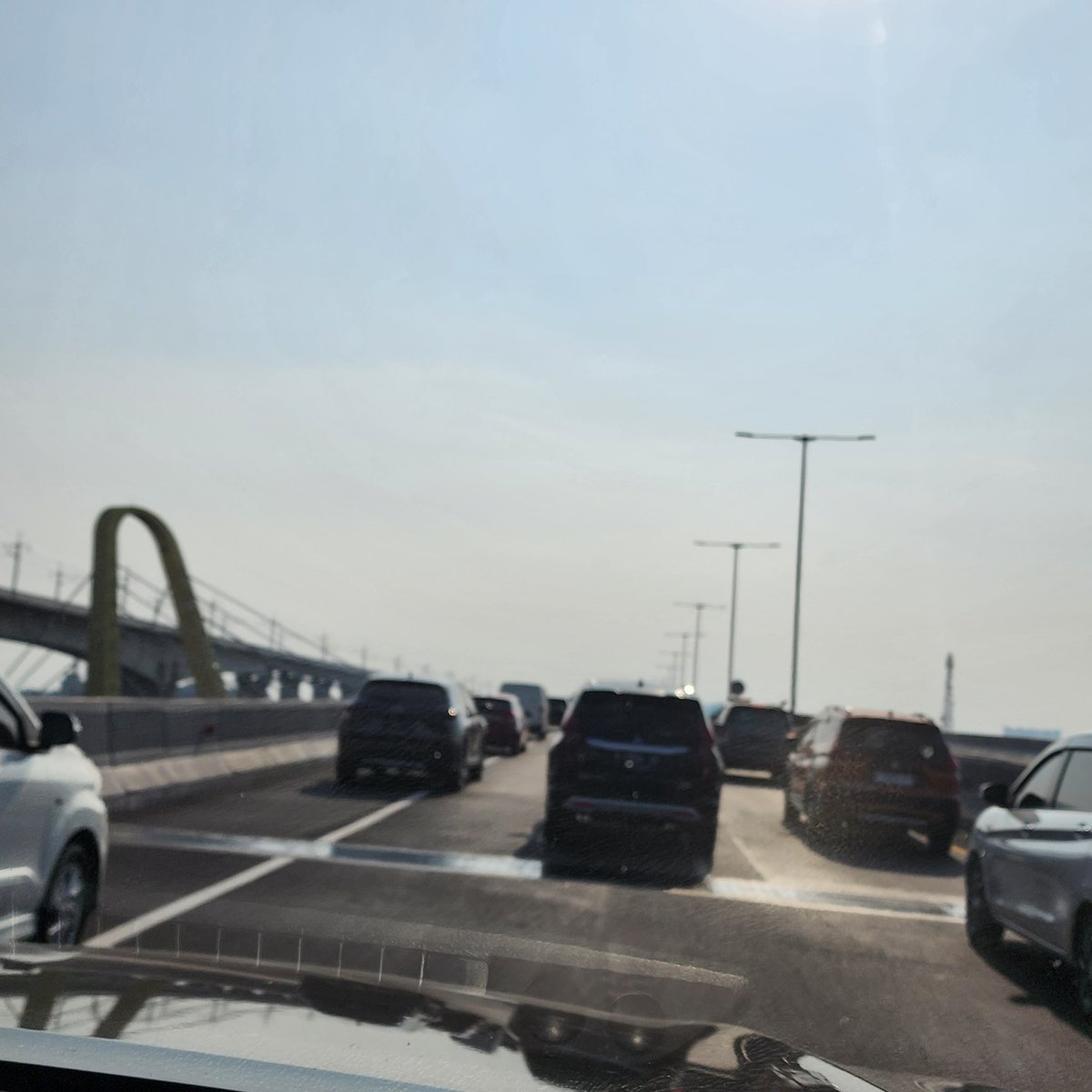 dik_kelik's tweet photo. @RadioElshinta lalin tol MBZ dari Cikarang arah Bekasi KM 21 +600 padat merayap. Arah sebaliknya lancar. Cuaca cerah berawan. Hati². https://t.co/VjbVXLuOGX