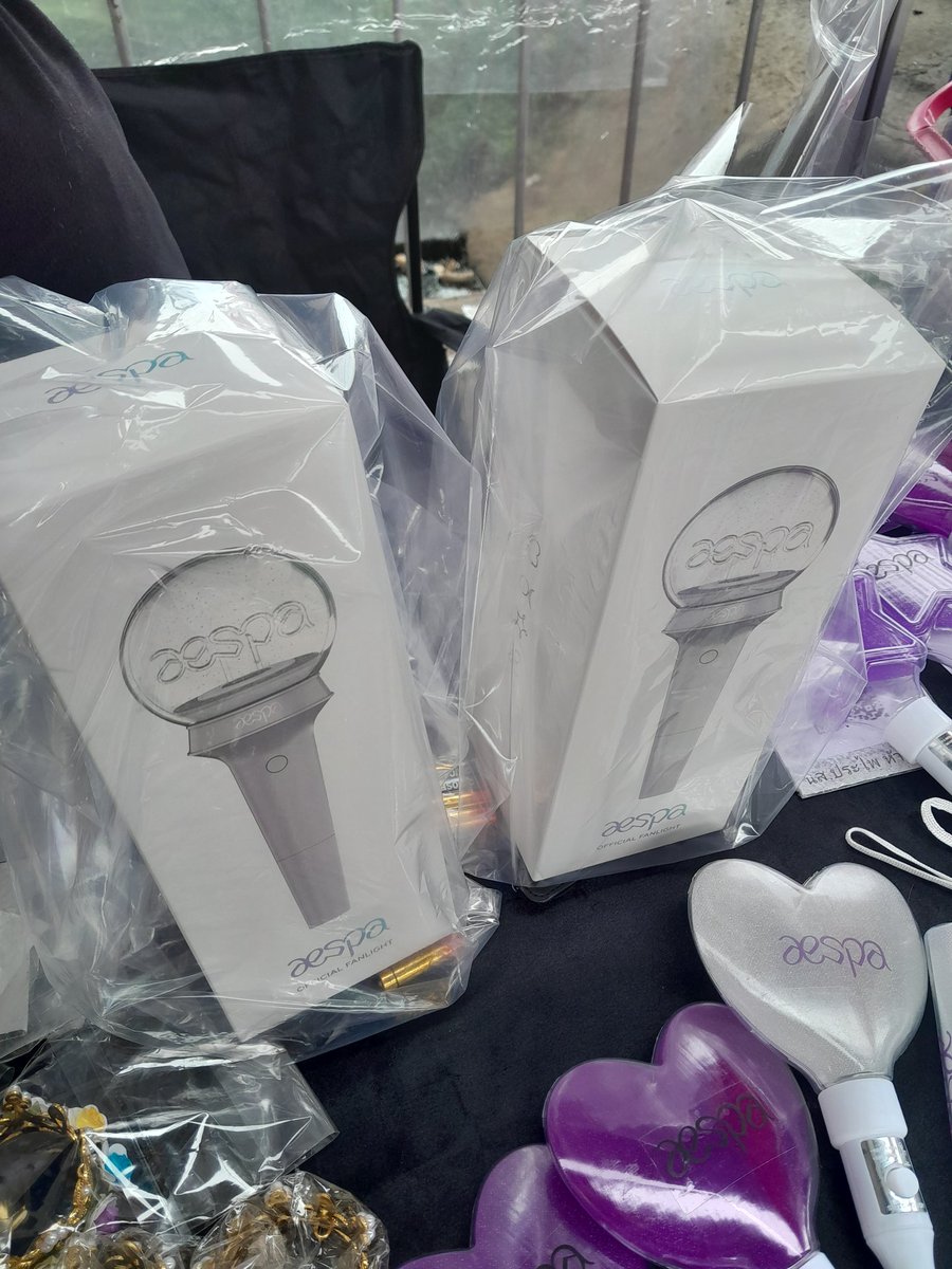 PATA_Shop88's tweet photo. แท่งไฟหลุดจอง2แท่งสุดท้ายจ้าสนใจทักได้ #aespa_SYNK_HYPERLINEinBKK https://t.co/BJ4ZyOXyYh
