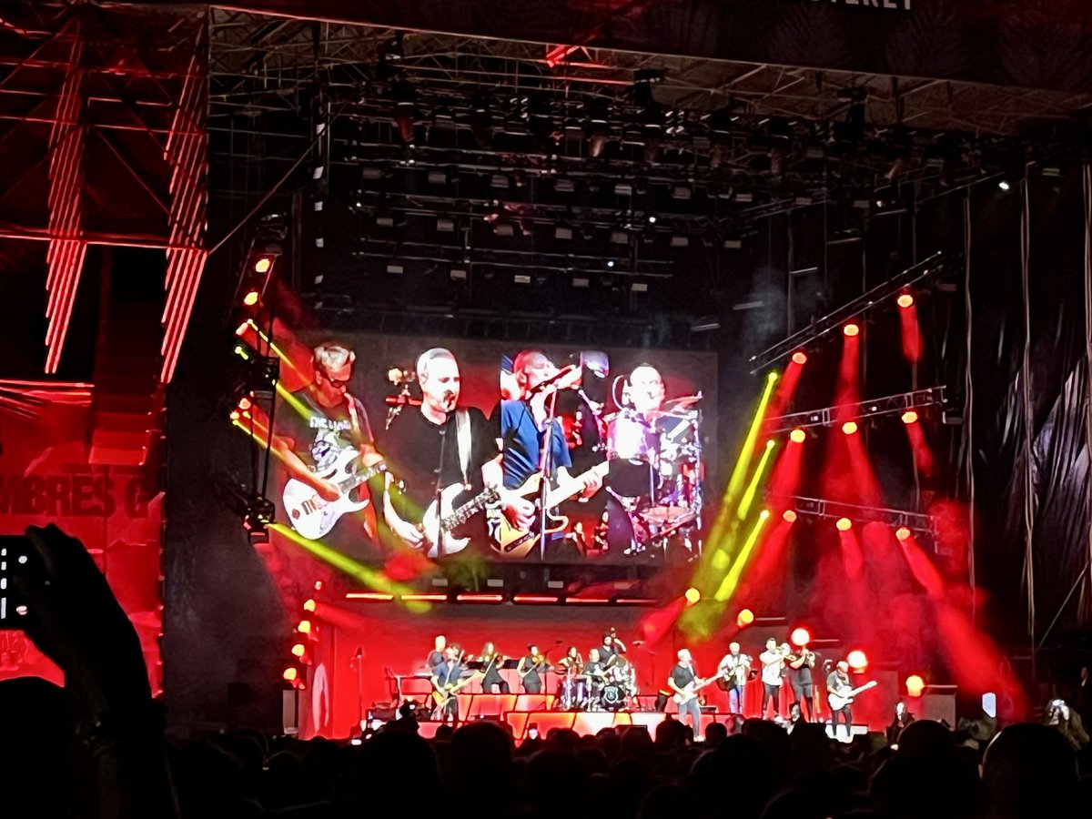 Sevilleando36's tweet photo. 40 años y seguimos empezando. Gracias @HombresG @DavidSummersHG por hacernos viajar en el tiempo. Toda una fiesta de generación G ❤️ https://t.co/einSZldjkb