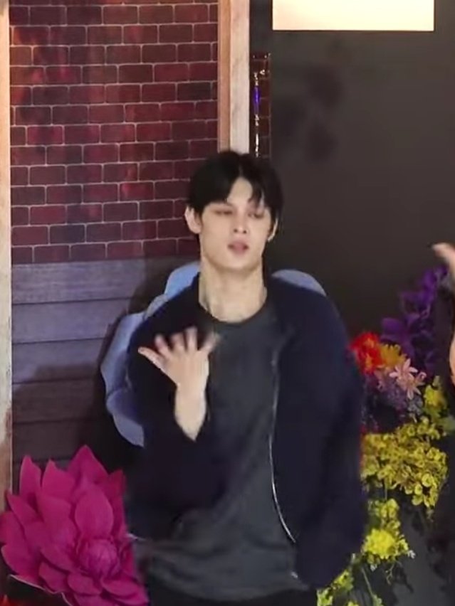 yorchiie's tweet photo. WAITTTT, JAMES IS THAT YOU????

#TRAINEEA #JAMES #TRAINEE_A https://t.co/9cjhoagfZa
