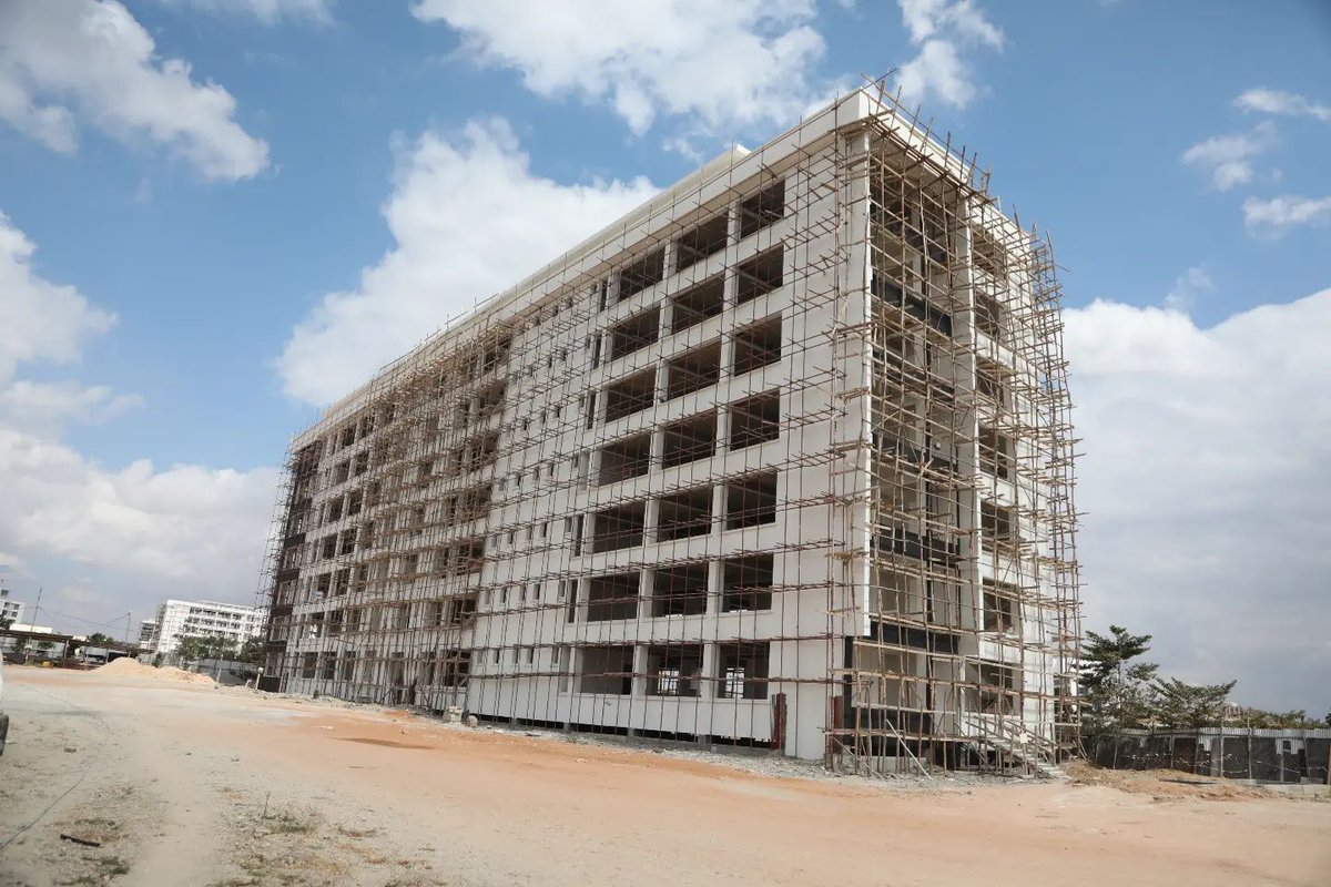 date_africa's tweet photo. 🇹🇿🇹🇿Tanzania : View of the progress reached in the construction of the
Ministry of Construction and Transport Office Building in Mtumba, Dodoma. The building has reached 68 percent.
#utdamtumba #utdaswahili #utdainfo #utdainfo #utdatanzania #utdadodoma https://t.co/7NBog3xEn3
