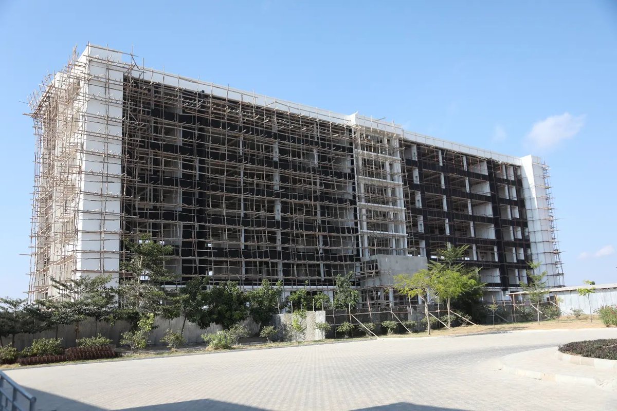 date_africa's tweet photo. 🇹🇿🇹🇿Tanzania : View of the progress reached in the construction of the
Ministry of Construction and Transport Office Building in Mtumba, Dodoma. The building has reached 68 percent.
#utdamtumba #utdaswahili #utdainfo #utdainfo #utdatanzania #utdadodoma https://t.co/7NBog3xEn3