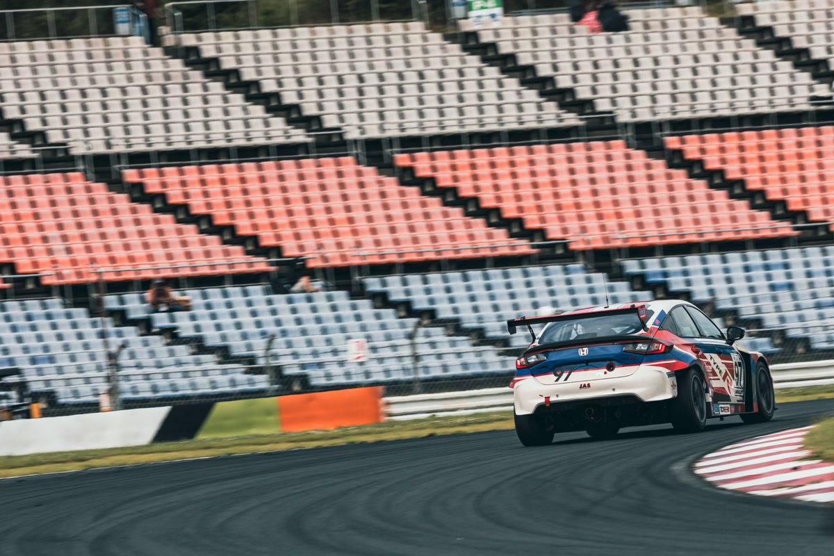 HondaJP_Live's tweet photo. ST-TCRクラストップ🥇
#97 Racer HFDP CIVICは総合12番手でチェッカーフラッグを受けました。
このマシンでは日本国内での初レースでしたが、素晴らしい結果となりました😁

#S耐 #スーパー耐久
#SuperTaikyu #オートポリス 
#HRC #HondaRacing #ホンダモースポ https://t.co/IYF7d1yUuy