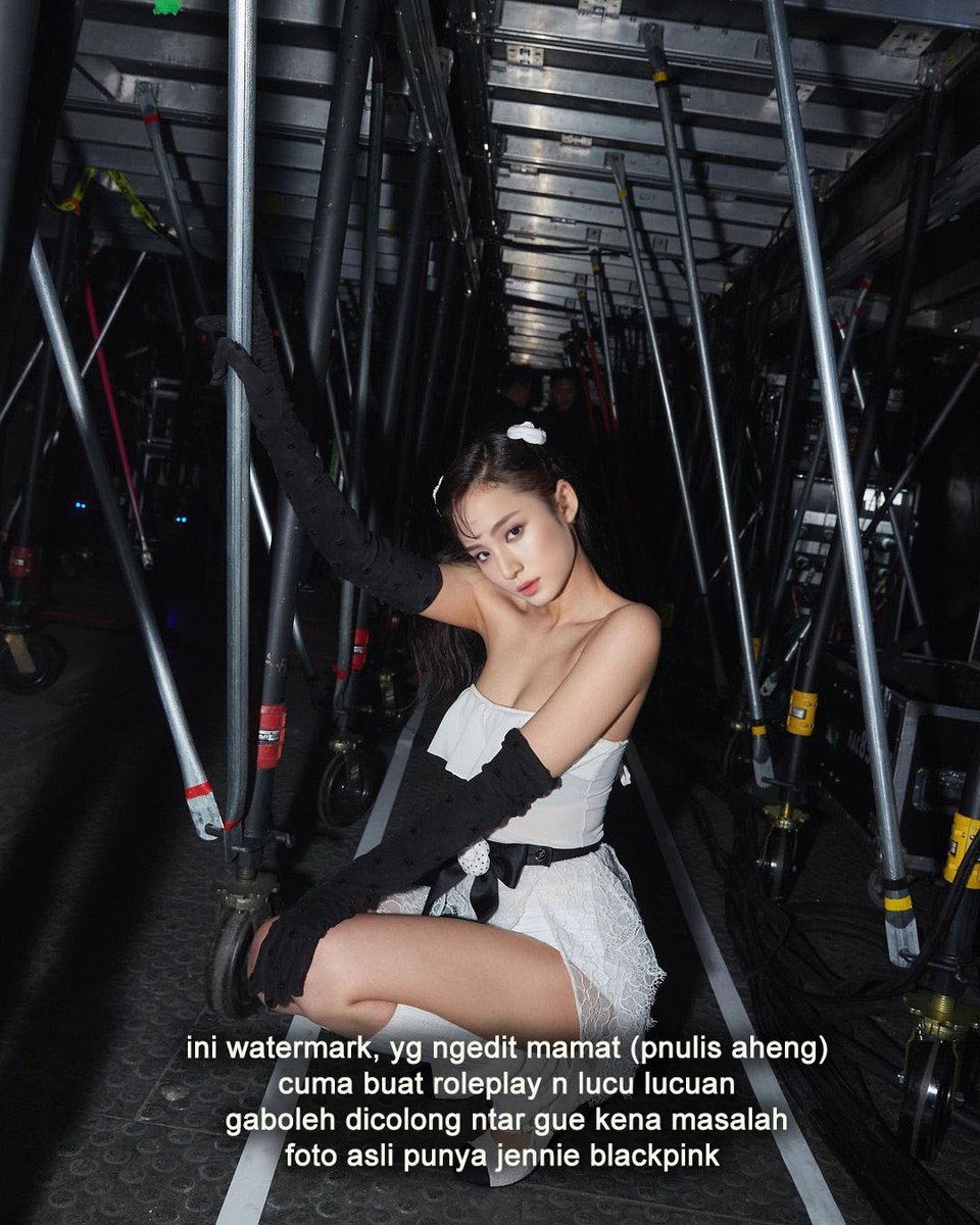 kalo pesen editan di aheng, kmu juga bisa banget loh jadi jennie blackpink!! buruan pesen editan di aheng!!

disclaimer: enih cuma buat lucu lucuan aje.. kmg svt adalah lelaki sejati dan editan ini bukan bermaksud utk mengejek apalagi merendahkan blio.. plis..