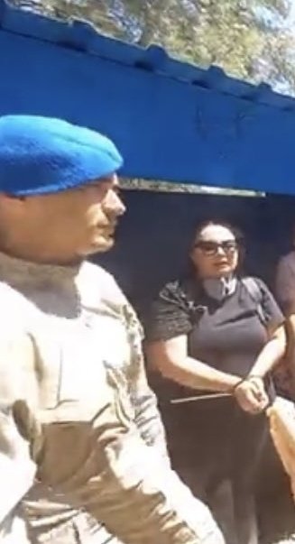 BeyhanArk2's tweet photo. -Soldaki Kelepçeli kadın Akbelen'de ağacı savundu.

-Sağdaki keleçeye gerek görülmeyen  adam, Esenyurt'ta #TekelBayisinde katliam yaptı..

A d a l e t e   b a k..
Y a z ı k   ç o k   y a z ı k.. https://t.co/y3CHuxfCzl