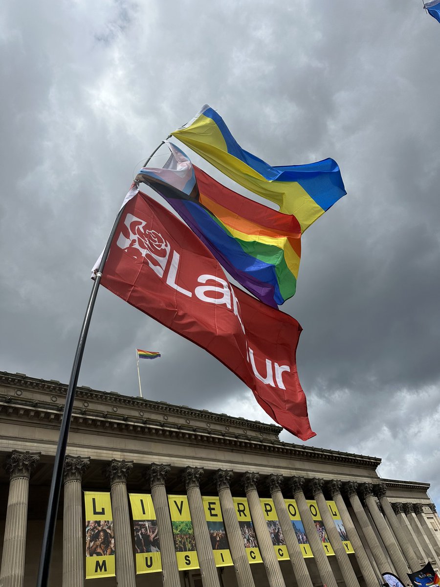 SeanDonnelly01's tweet photo. Amazing day and lots of support , at yesterday’s #lcrpride #ShoutItLoud march. Great to be joined by so many @LGBTLabour and @LabourKnowsley @LiverpoolLabour @2018_wirral @seftonlabour  🌈🌹 https://t.co/r2WC0gatPp