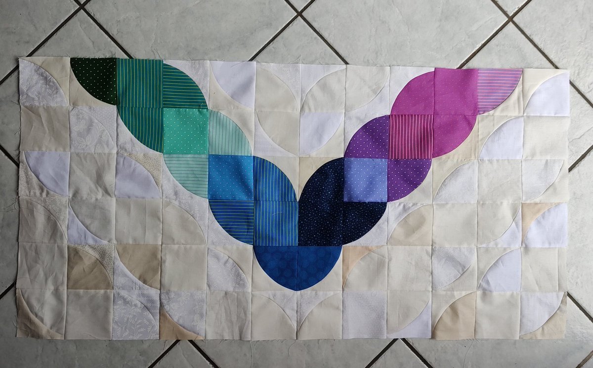 guteZahlenfee's tweet photo. Die Hälfte von meinem Quilttop ist geschafft.
#patchwork #wip #tulapink #tinycoordinates #tinycoordinatesfabric https://t.co/e1vrscA6Va
