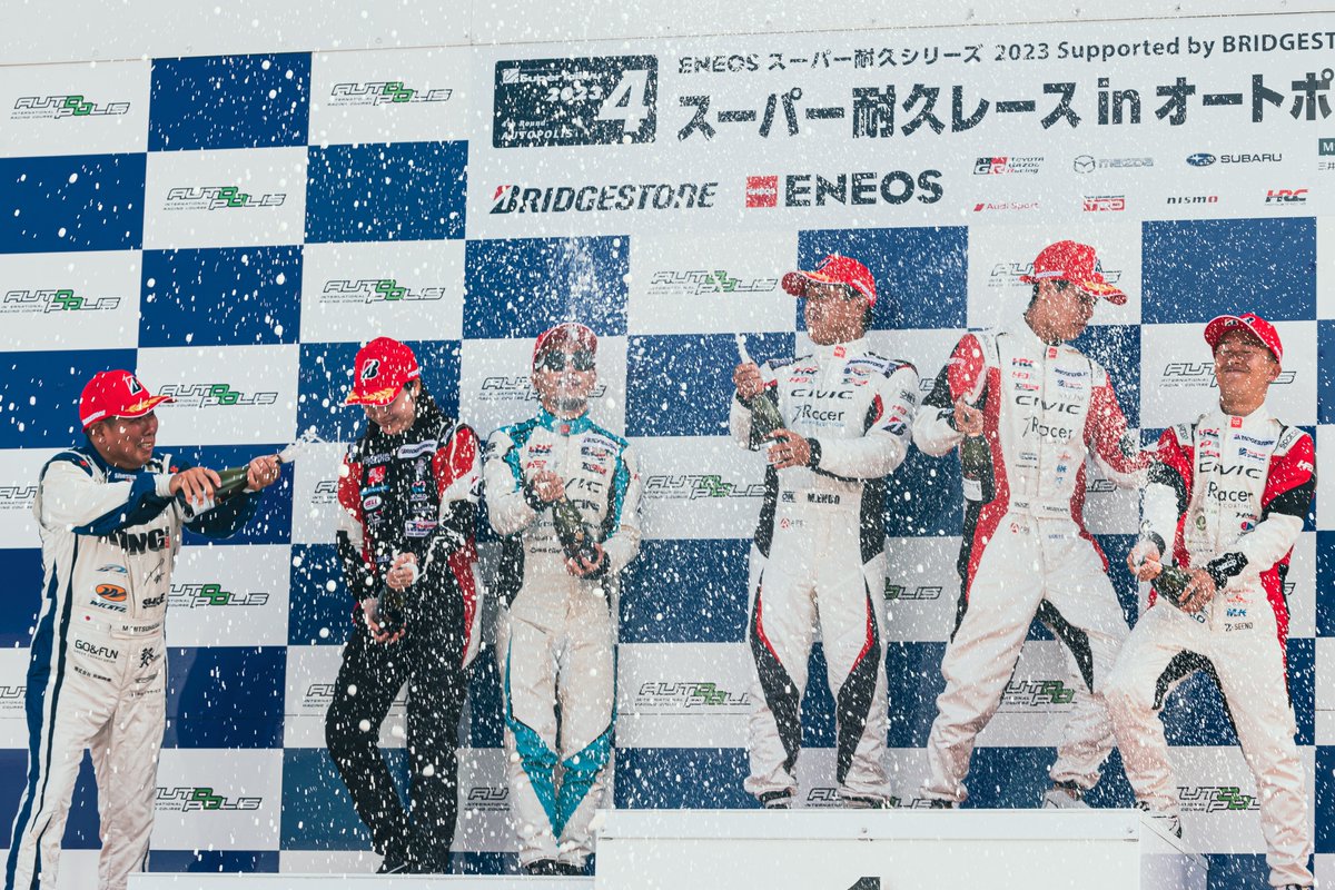 HondaJP_Live's tweet photo. ST-TCRに参戦する#5 AI' CIVICはクラス2番手🥈 総合24番手でフィニッシュです。
途中フェンダーの破損がありましたが、修復し完走。表彰台登壇を果たしました🤩

#S耐 #スーパー耐久
#SuperTaikyu #オートポリス 
#HRC #HondaRacing #ホンダモースポ https://t.co/1S3cTG4Uus