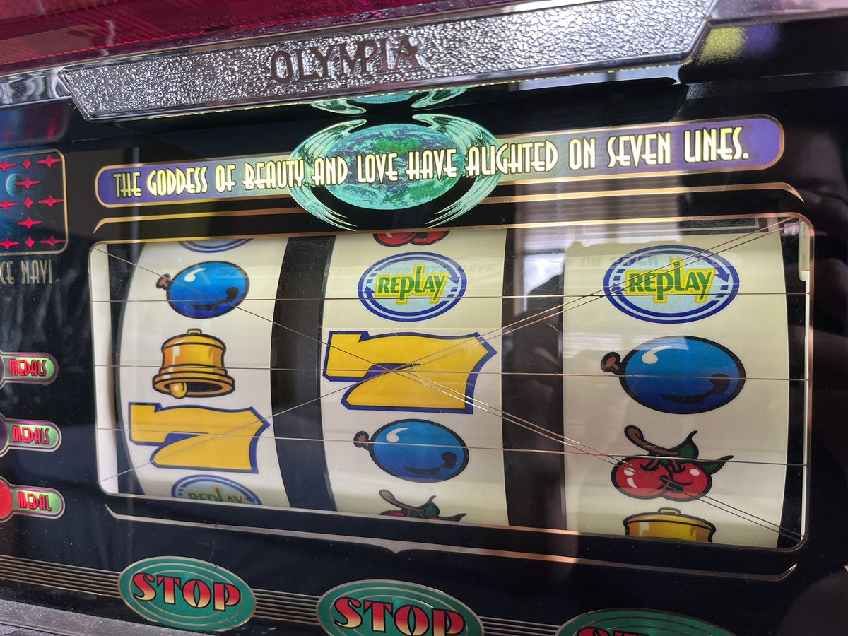 agemu03's tweet image. #VSCC 

禁忌のオヤジ打ち🤣
意外と面白い法則あるなあ

黄色下段狙い下段に止まれば子役orボーナス

3は2リール確定
4は5枚or