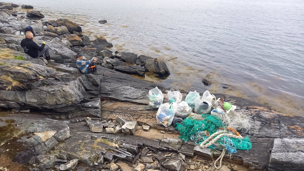 BoEide's tweet photo. A well deserved break before stuffing this haul in a bigbag, to be taken away by boat. #Mårøyfjorden in #Finnmark has now been systematically cleaned by Naturtjenester i nord, and 90 bigbags of plastic litter removed from the coast. #Rydde #lessplasticmoreocean https://t.co/w9qr7dcyqf