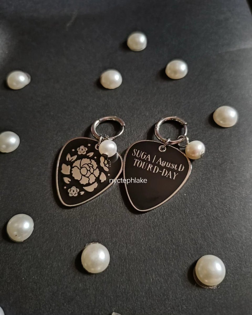 nycteflake's tweet photo. ☾❆ PRODUCT DROP ❆☾

earrings • d-day tour pick

they're soo DELICATE &amp; PRETTY! i also switched the imitation pearls with freshwater pearls 🦪🐚🫧

#D_DAY_THE_FINAL #D_DAY #AgustD #AgustD_SUGA_Tour_in_Seoul #BTSFANART #BTSJEWELRY #BTSMERCH #SUGA #SUGAFANART https://t.co/iY9jkeesO1