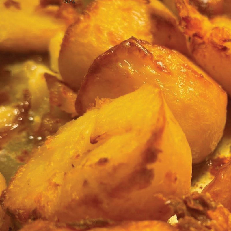 WhiteHart1505's tweet photo. Enjoy your favourite Sunday Roast from noon, all served with roast rooster potatoes, apple sauce, Yorkshire pudding, roast gravy, seasonal vegetables. Call us now on 01787 237 250 or book a table online: https://t.co/XCfYA8iej8 #whitehartgtyeldham #essexhotel #essex #essexfoodie https://t.co/FHfvcaem2t