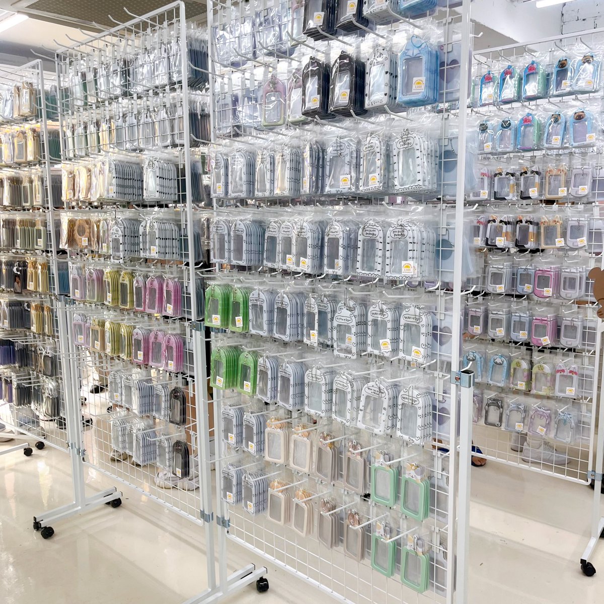 DUCKYWORLD_KR's tweet image. ❤️‍🔥홍대 더키월드❤️‍🔥
🔥오프라인 매장 오픈🔥

📍서울시 마포구 와우산로29길 60
📍연중무휴 10:00-22:00

✅RT이벤트
기간 : 7/30-8/10
당첨자발표 : 8/11
당첨상품 : 포카홀더북 1개
당첨인원 : 10명

🔥포카홀더북 / 콜렉트북 / 증명사진
포카홀더 등 다양한 상품이
준비되어 있어요 ᖭི(ˊᗜˋ*)ᖫྀ❤️